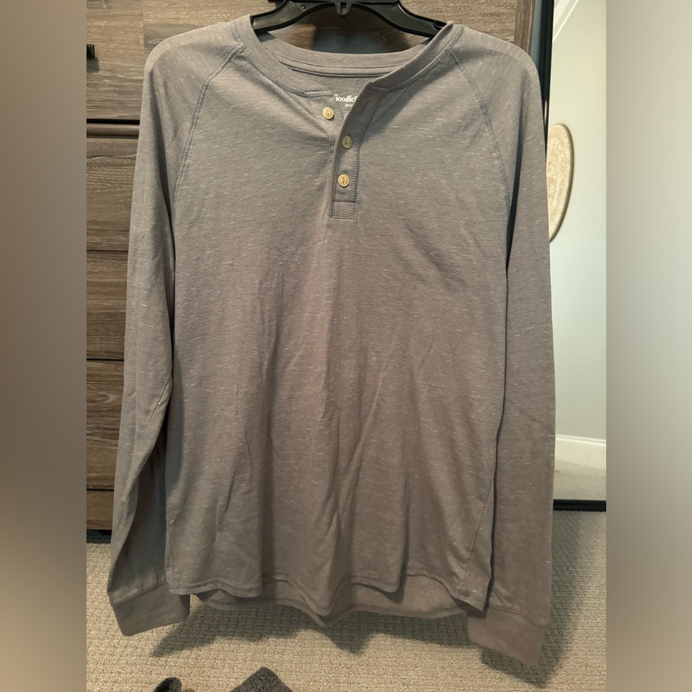Grey men’s size medium Henley long sleeve tshirt